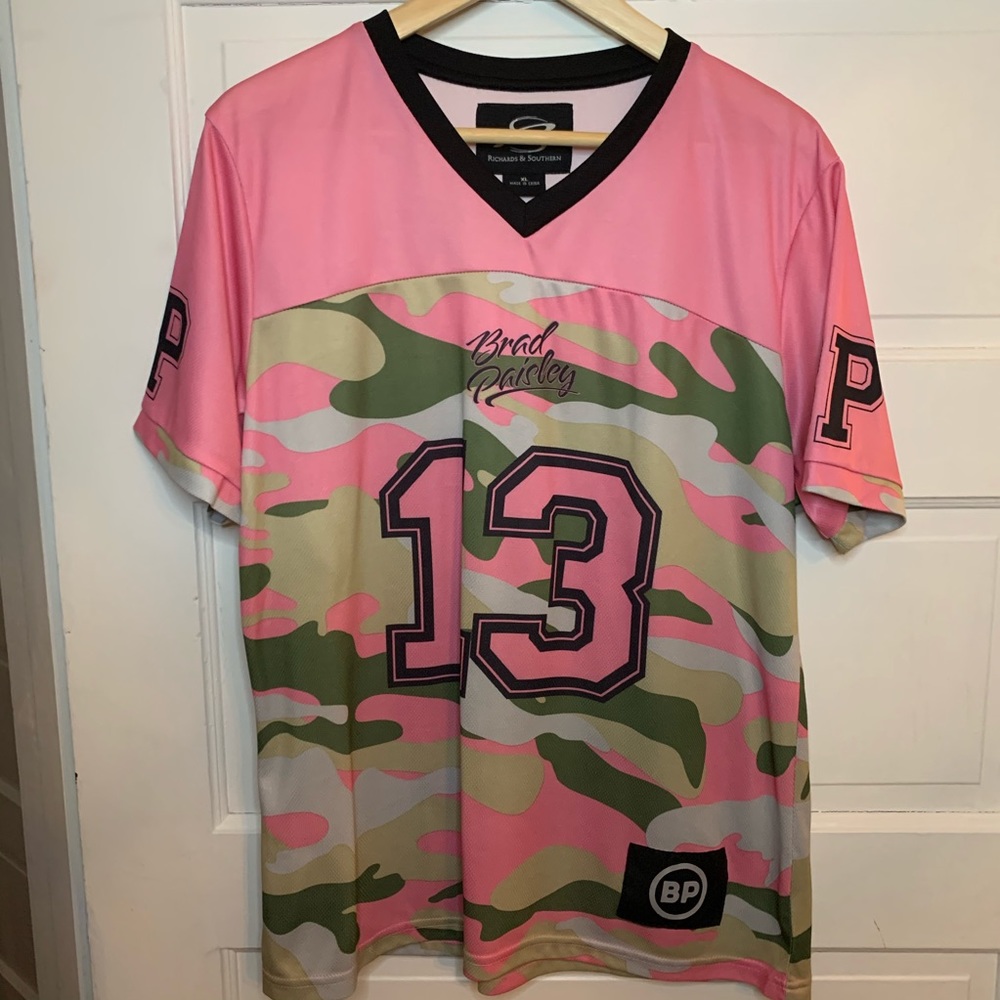 Brad Paisley 2013 Pink camo concert Jersey sz XL
